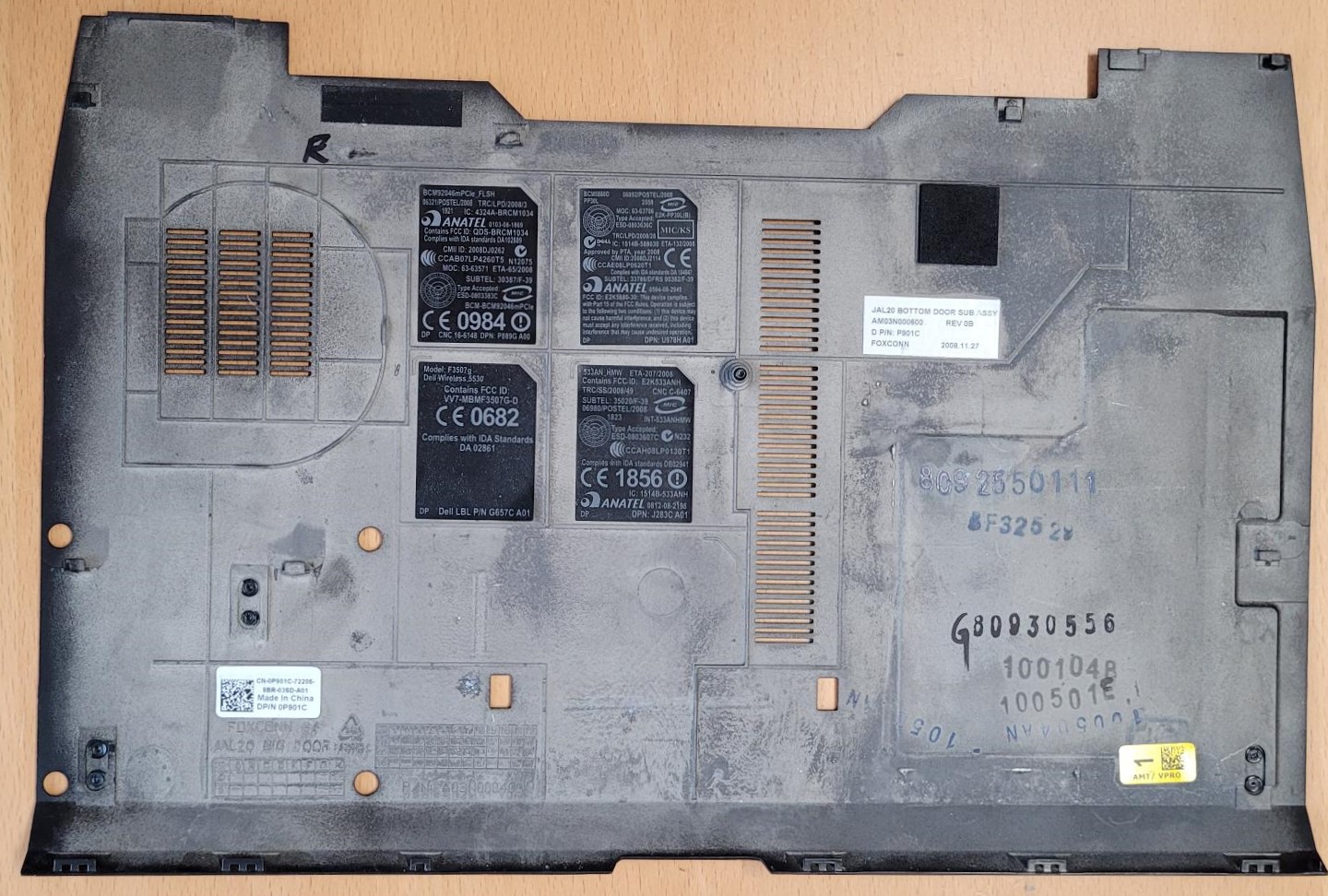 Dell OEM Latitude E6500 / Precision M4400 Bottom Cover met rubberen voetjes - P901C - Afbeelding 2