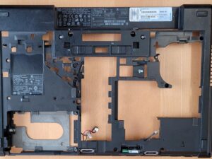 HP Elitebook 8560P bottom cover 641182-001 ( incl. sparepart 641186-001 )