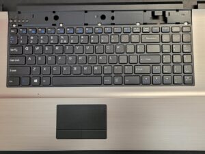 Clevo / Terra -w251esq w270esq 17,3-inch topcover toetsenbord en touchpad, 6-39-W2712-012