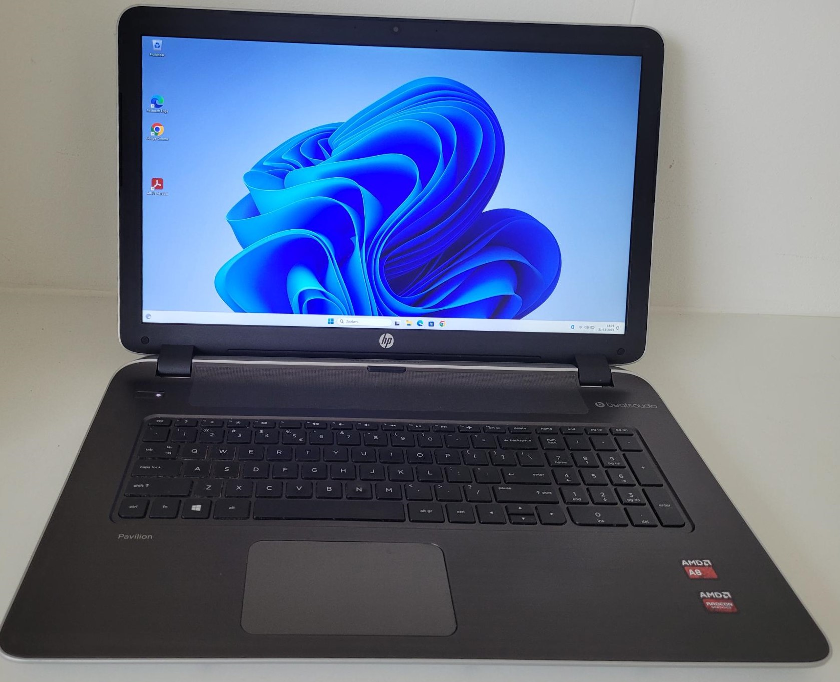 HP 17-1033ND Laptop 17.3"Full-HD / AMD A8-6410 2GHz / 8GB / DVD-RW / 240GB SSD / Windows 11 Home en Beats Audio