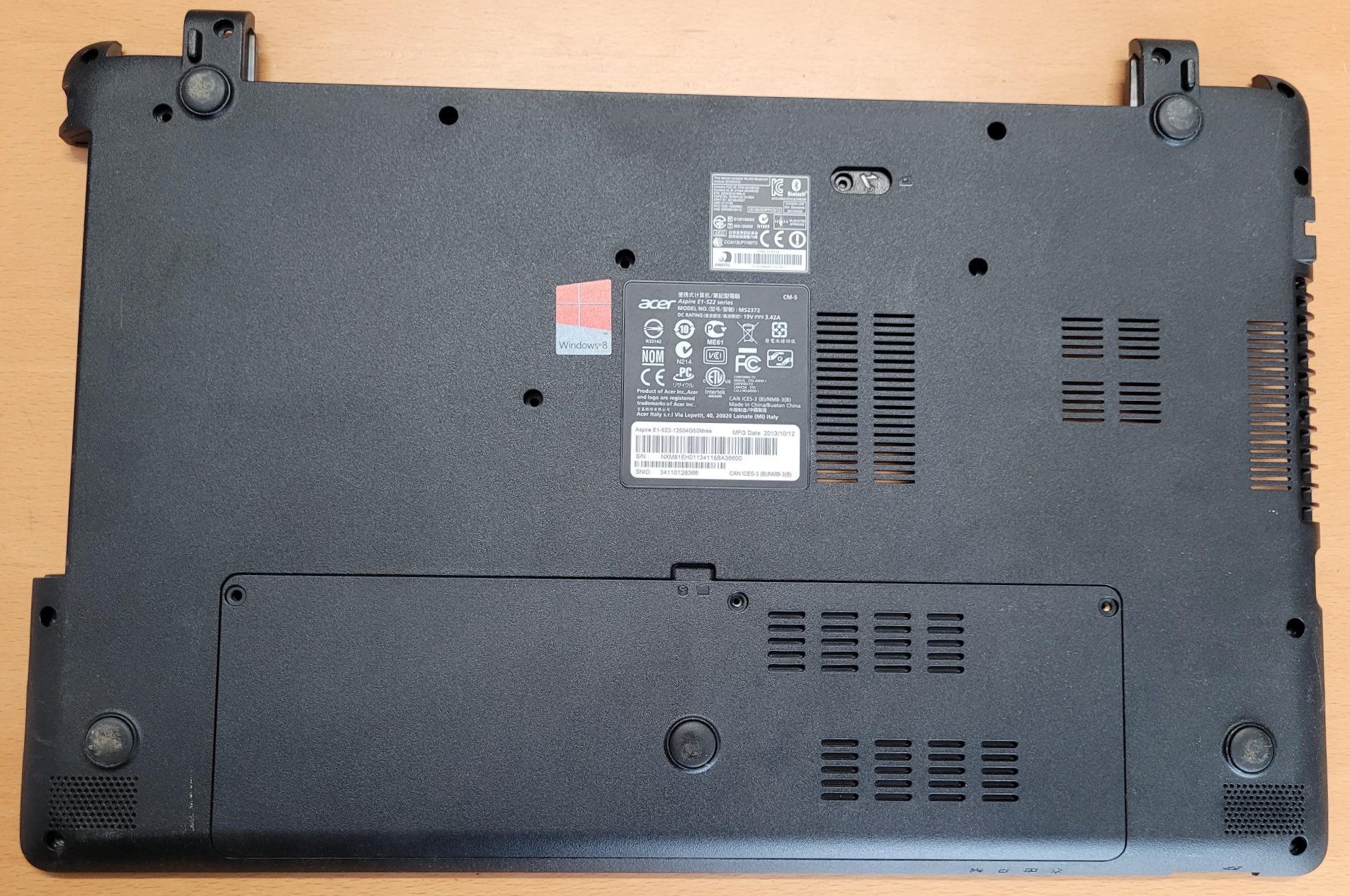 Acer Aspire E1-522-5423 15,6" originele bottom cover met deksel 60.4YU04.004 incl. speakers en usb poorten, power schakelaar