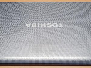 H000042890 13N0-ZXA1A01 Backcover TOSHIBA LCD-ACHTERKAP L875D-SERIE, incl. webcams en bijbehorende kabels, antennekabel