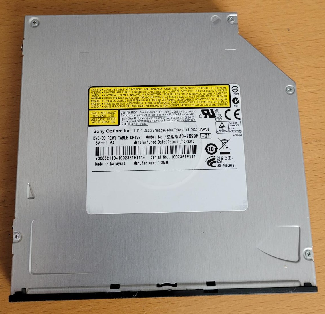 Sony AD-7690H 8x DVD RW Slim Drive DVD-RAM/ R/ RW 8x 8x 8x (DVD) 24x 24x 24x (CD) SATA Intern