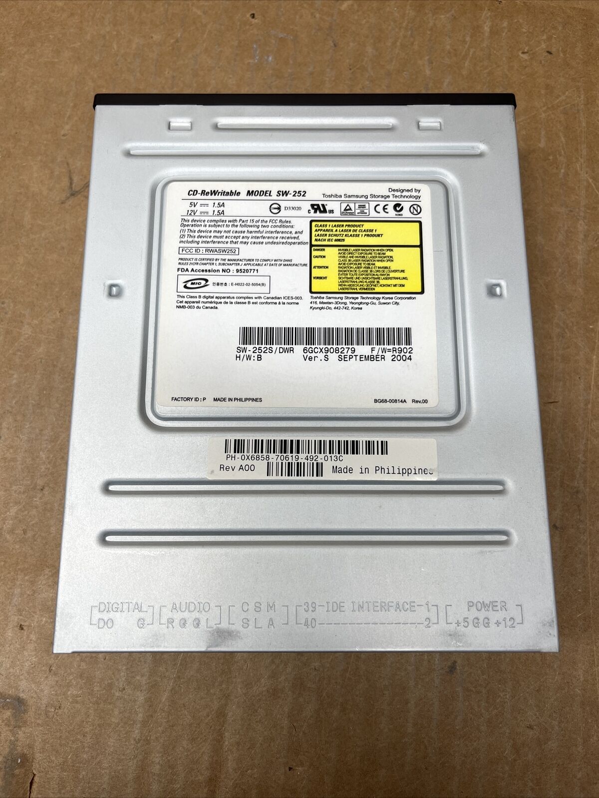 Samsung SW-252 52X CD-RW Intern 5.25 IDE 0X6858 ( A3LSW252 ) ( SW-252FEAB )