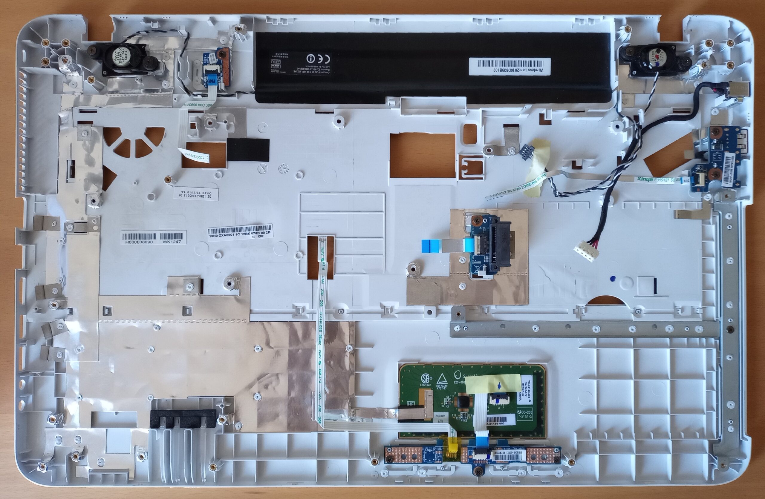 Toshiba C870 Origineel Bodem Case met Touchpad H000038090 Wit - Afbeelding 2