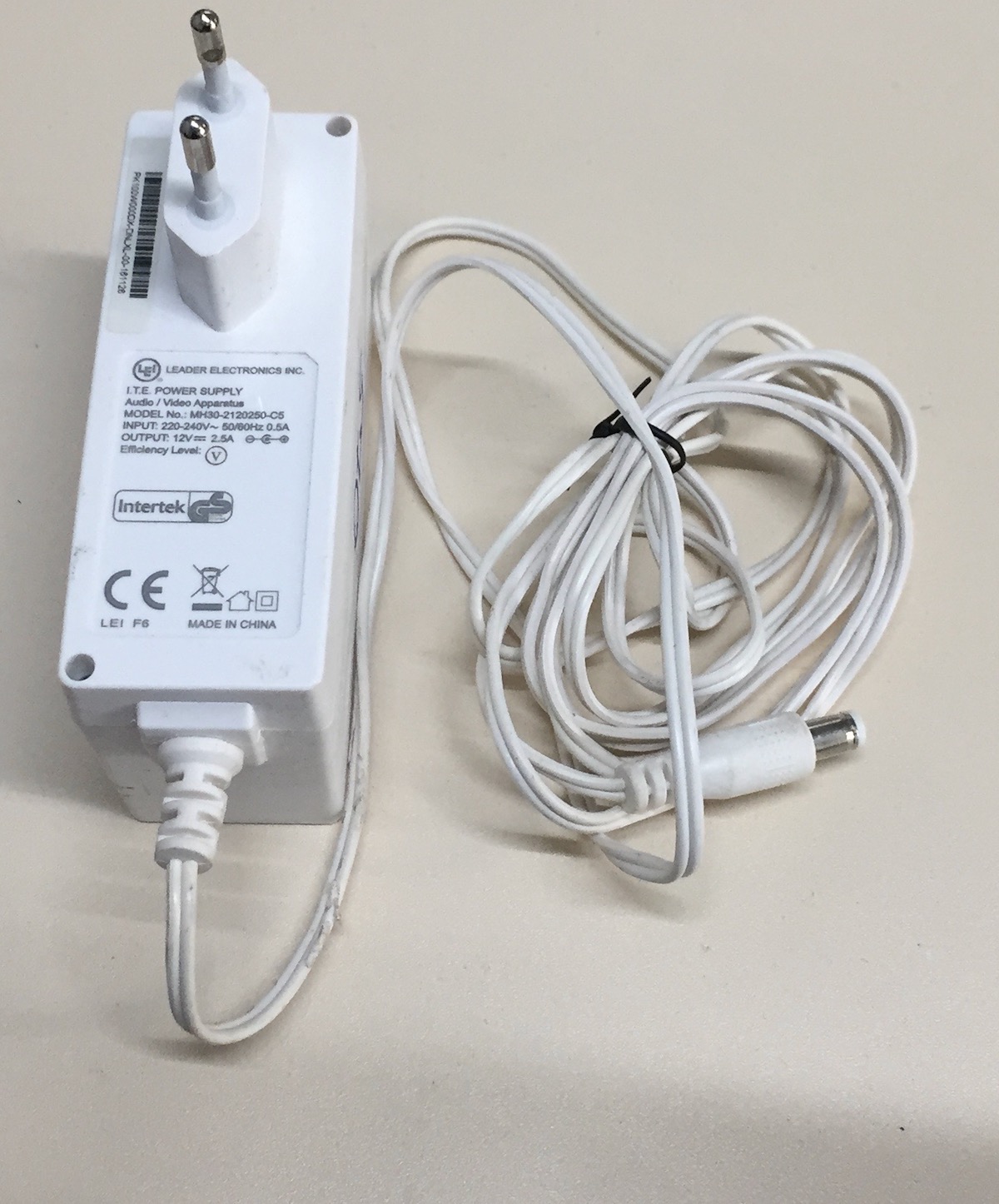 MH30-2120250-C5   220-240V  50/60 Hz  0,5A UIT: 12V-2,5A LEI ITE VOEDING AC-ADAPTER  ( MH30-21120-K02S )