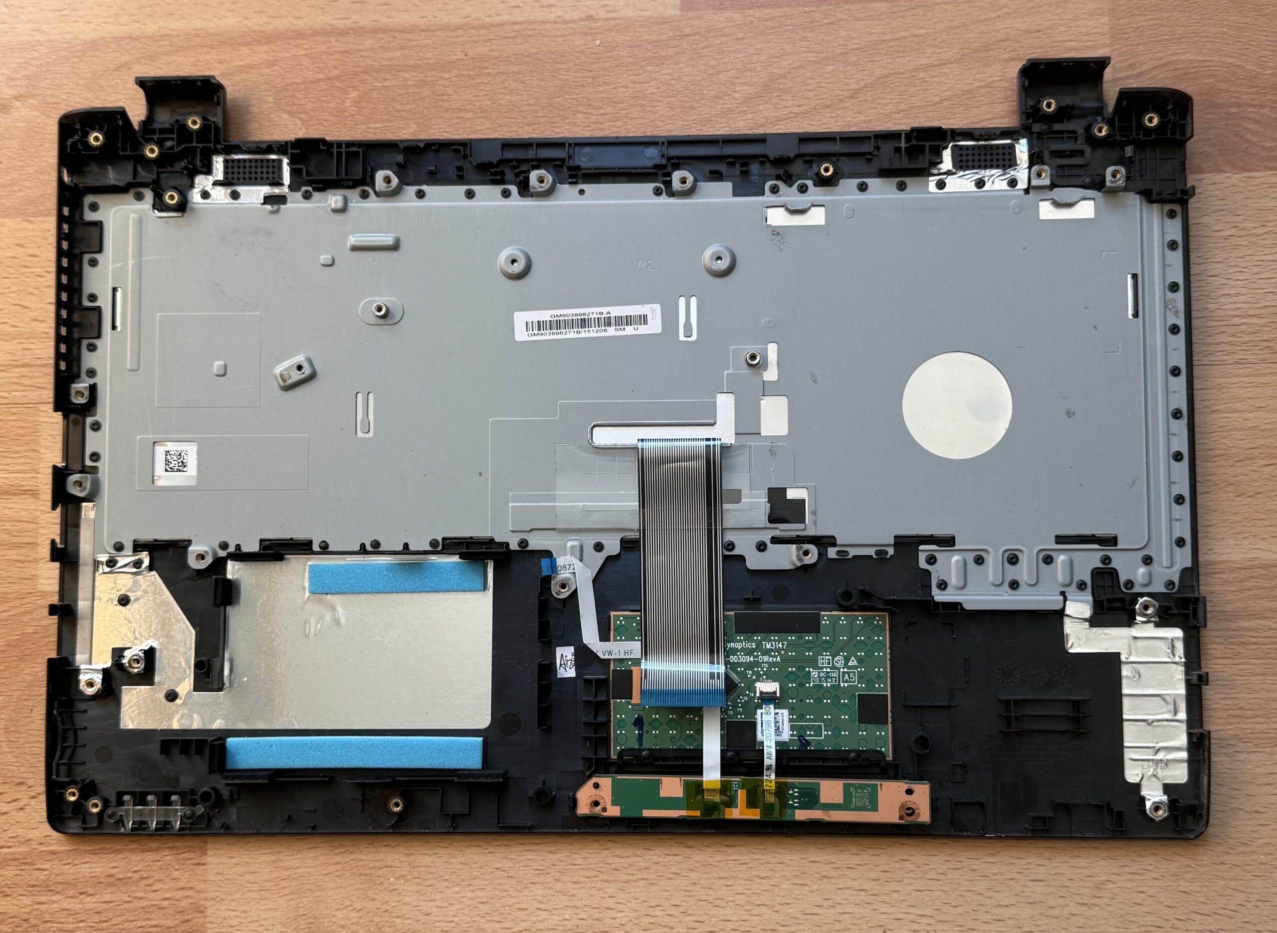 Toshiba GM903896271B Toetsenbordbezel (palmsteun) - Afbeelding 2