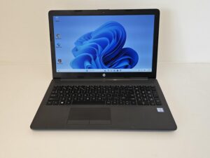 HP 250 G7 Laptop 15.6" HD / i3-7020U 2.3GHz / 8GB / 240GB SSD / W11 Home ( 6BP45EA-ABB )