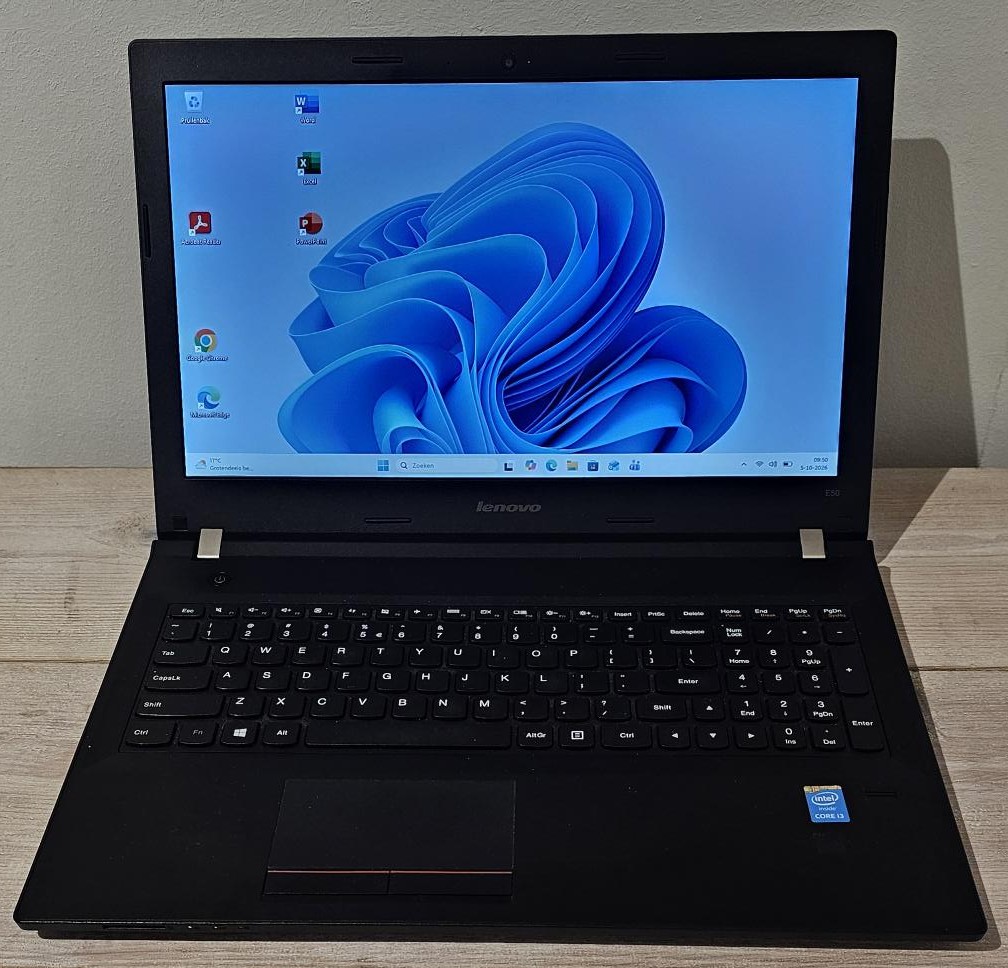 Lenovo E50-8- 80J2 / 15.6" HD / i5-5005U / 8GB / 240GB SSD / CD-DVD-RW / Windows 11 Home / MS Office 2016 H & S